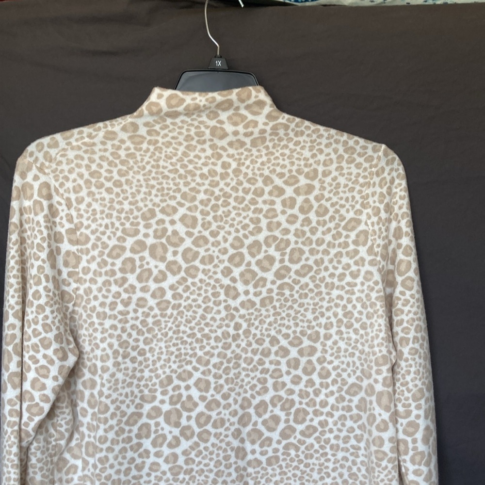 Emily Daniels top mockneck cheetah print animal print neutral PXL - Picture 12 of 15